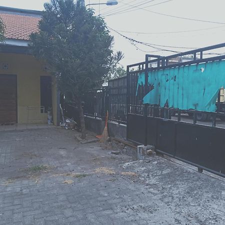 מלון סידוארג'ו Kost Backpacker מראה חיצוני תמונה